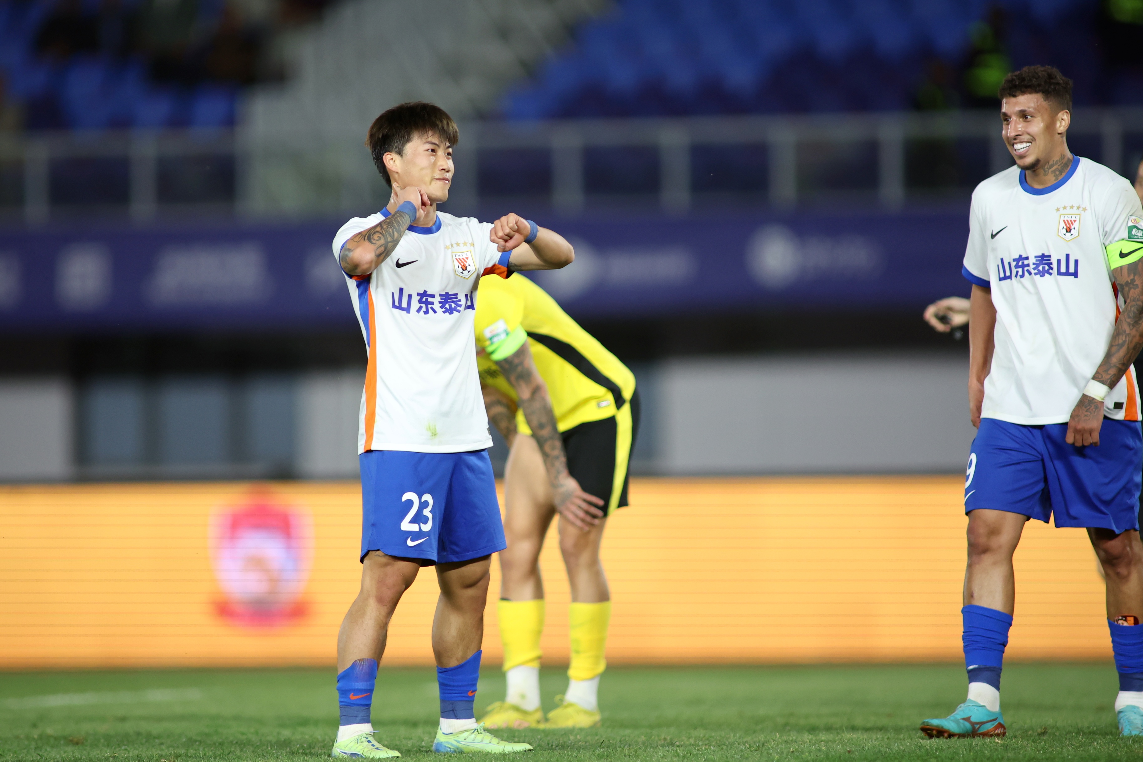 开云官网-鲁媒：德转更新泰山球员号码，谢文能改穿7号、彭啸改穿3号