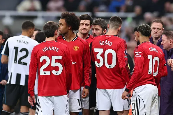 开云-理查兹：曼联替补席没有首发的同等竞争力，今夏得补强引援